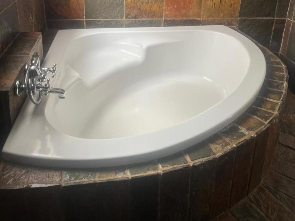 Karee Guesthouse Табазимби Стая снимка