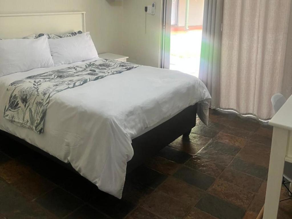 Karee Guesthouse Табазимби Стая снимка